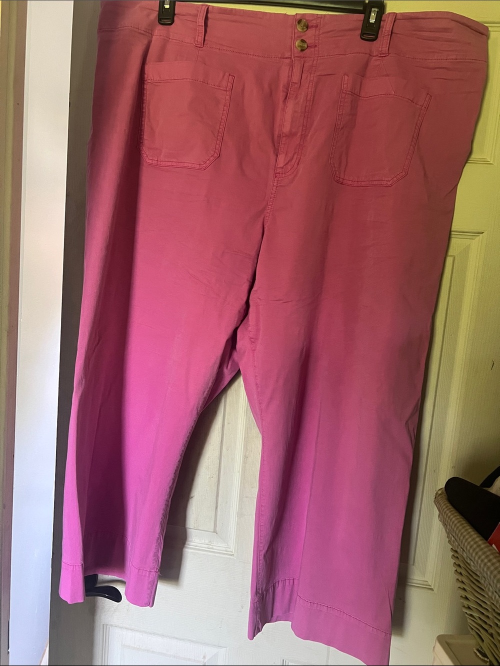 LC Lauren Conrad Pink Capris